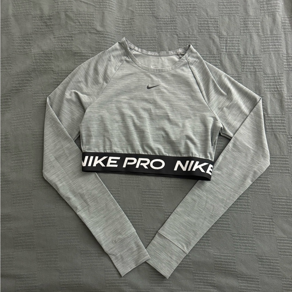 ✨NEW✨ Nike Pro Heather Gray Crop Top
